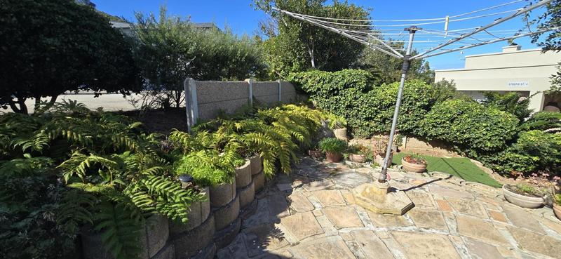 4 Bedroom Property for Sale in Glentana Western Cape